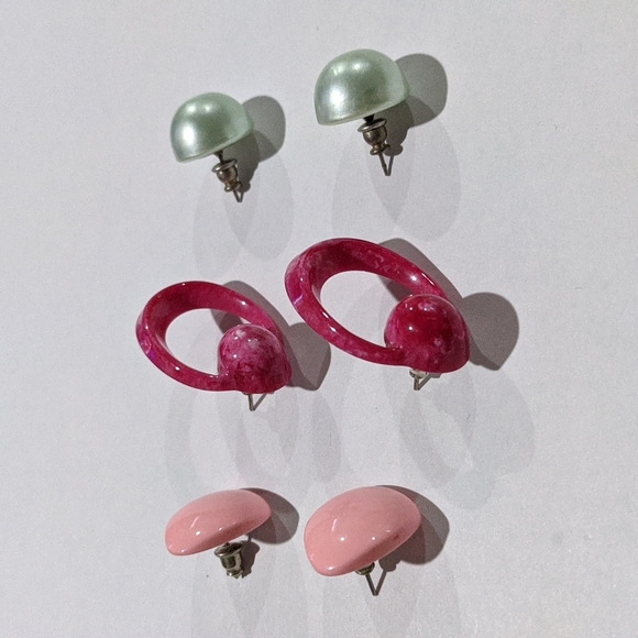Vintage Plastic Earrings - Picture 2 of 8